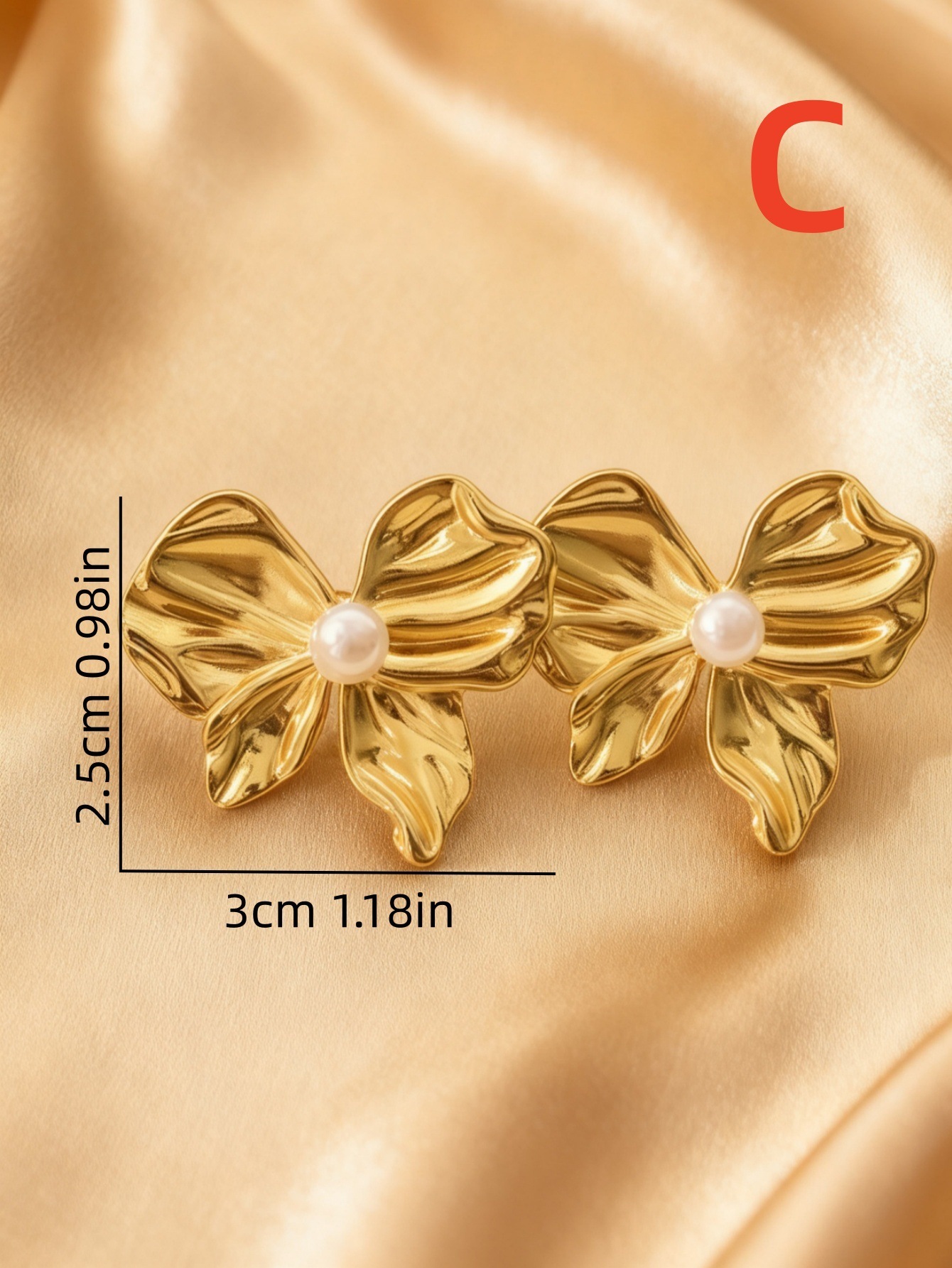 Pearl stud earring Gold