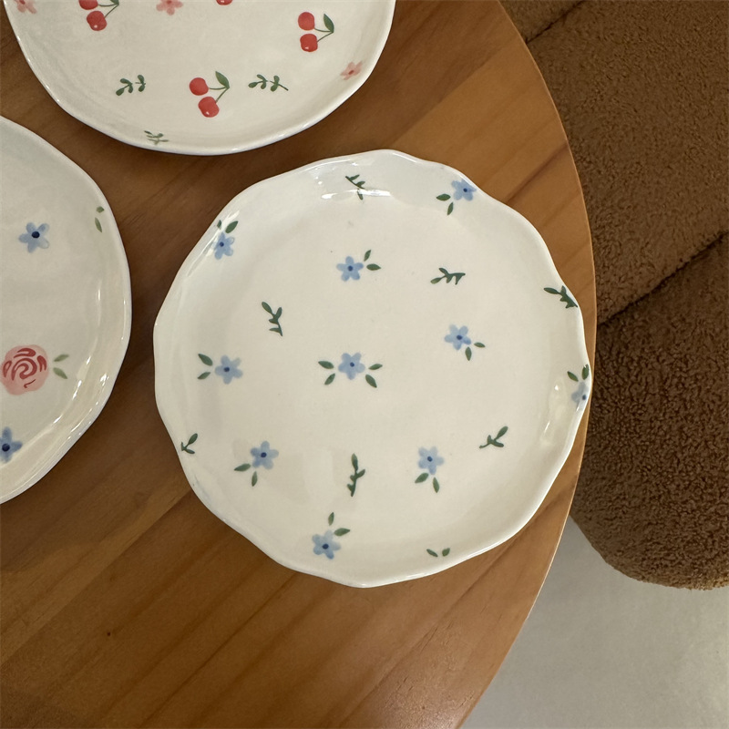 Assiette Petites fleurs et feuilles bleues