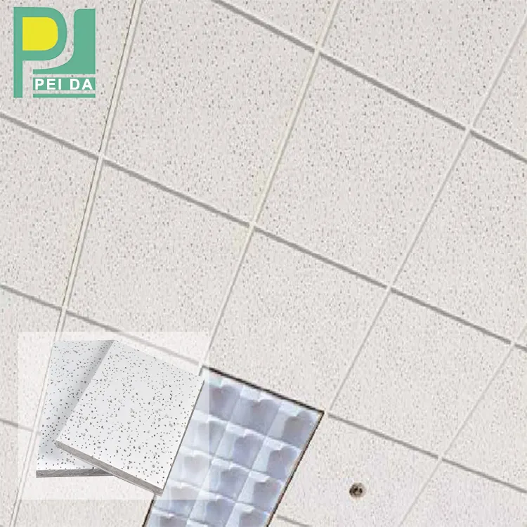 Panneau de panneaux de plafond en fibre minérale imperméable à l'eau décorative pour intérieur maison bureau et réduction du bruit