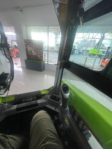 Mini Skid Steer ZS080V 0.8ton Capacidad de carga Cargador frontal con accesorios - Product Image 5