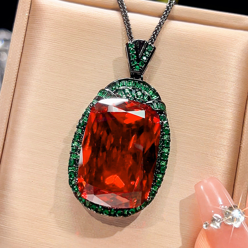 Support vert Pendentif orange avec chaîne Chopin