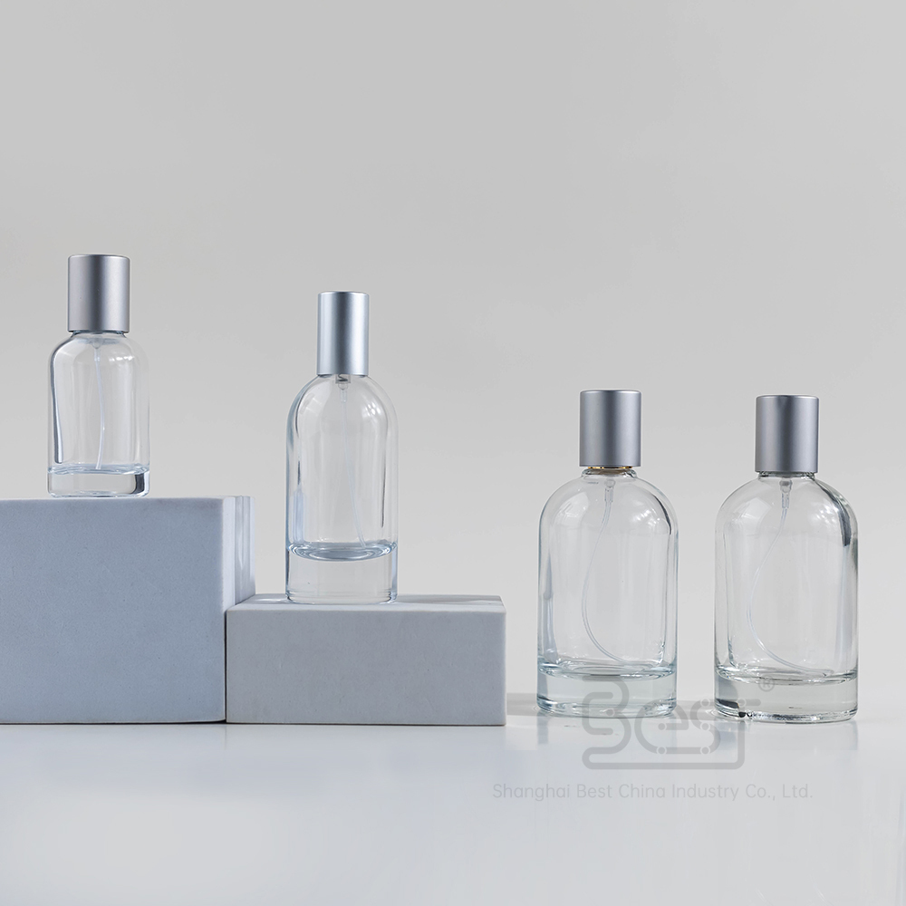 Bouteille en verre transparent + bouchon argenté + vaporisateur