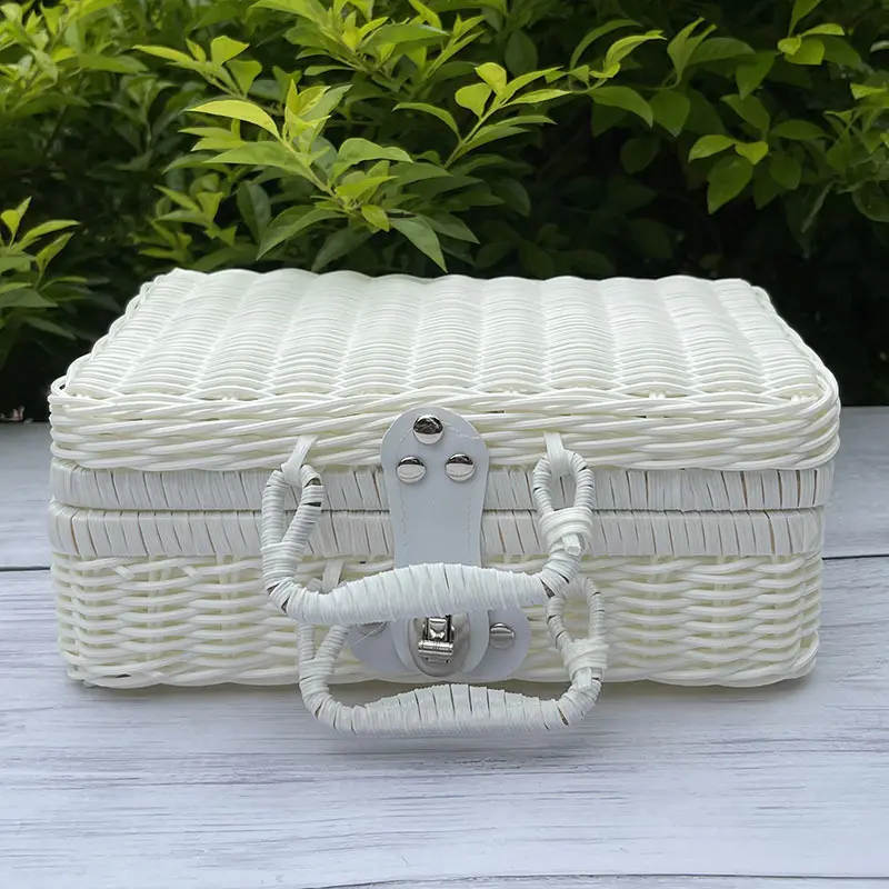 Wholesale stock plastic picnic basket with handle square picnic basket insulated