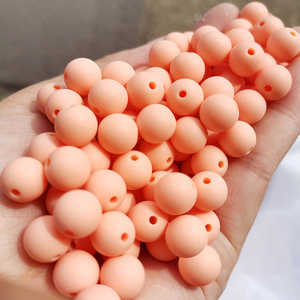50กรัมในหนึ่งถุงหลายสีอะคริลิคพลาสติกกลม14มมลูกปัดอะคริลิคที่มีรูสร้อยข้อมือต่างหูทำหัตถกรรม DIY