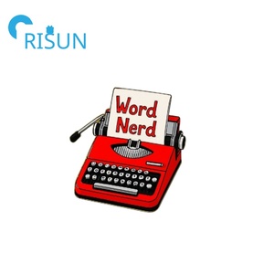 Mektuplar yaka Pin imalatı Metal özel sert emaye kelime <span class=keywords><strong>Nerd</strong></span> Vintage daktilo Pin rozetleri