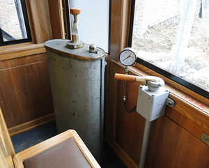 路面電車トロリーカー電気駆動の公共輸送車両の電力は、オーバーヘッドワイヤーから供給されます。