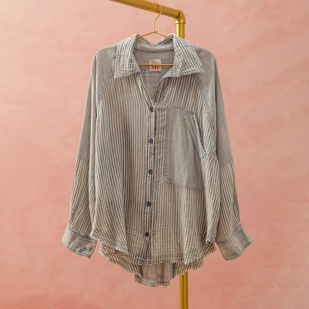 Chemise oversize personnalisée de style rétro lavée avec boutons à l'ourlet brut fourni directement par l'usine d'été