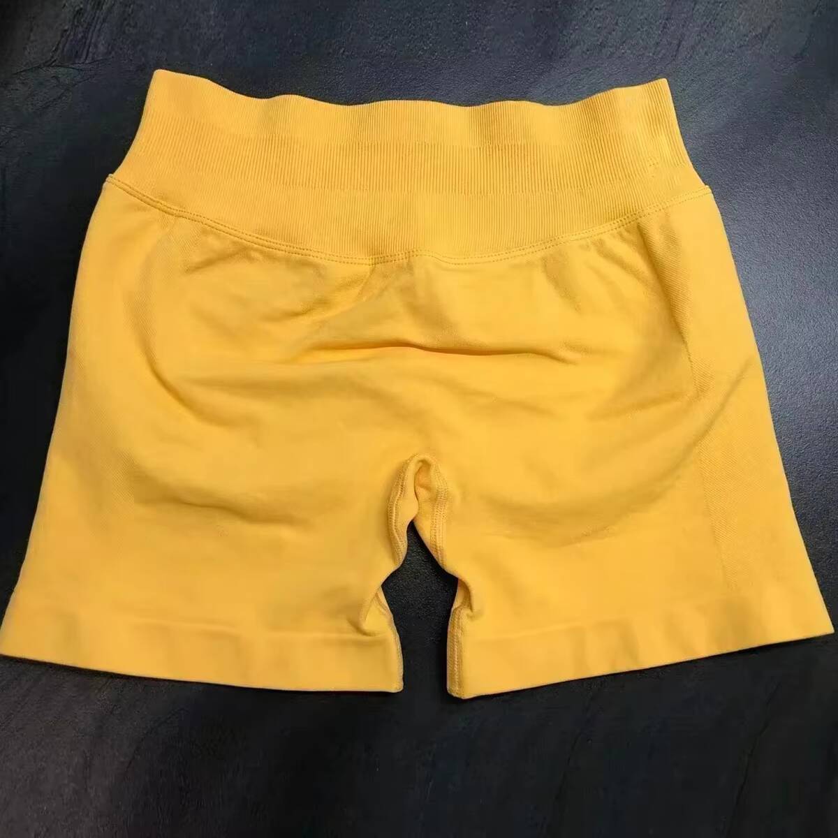 Jaune
