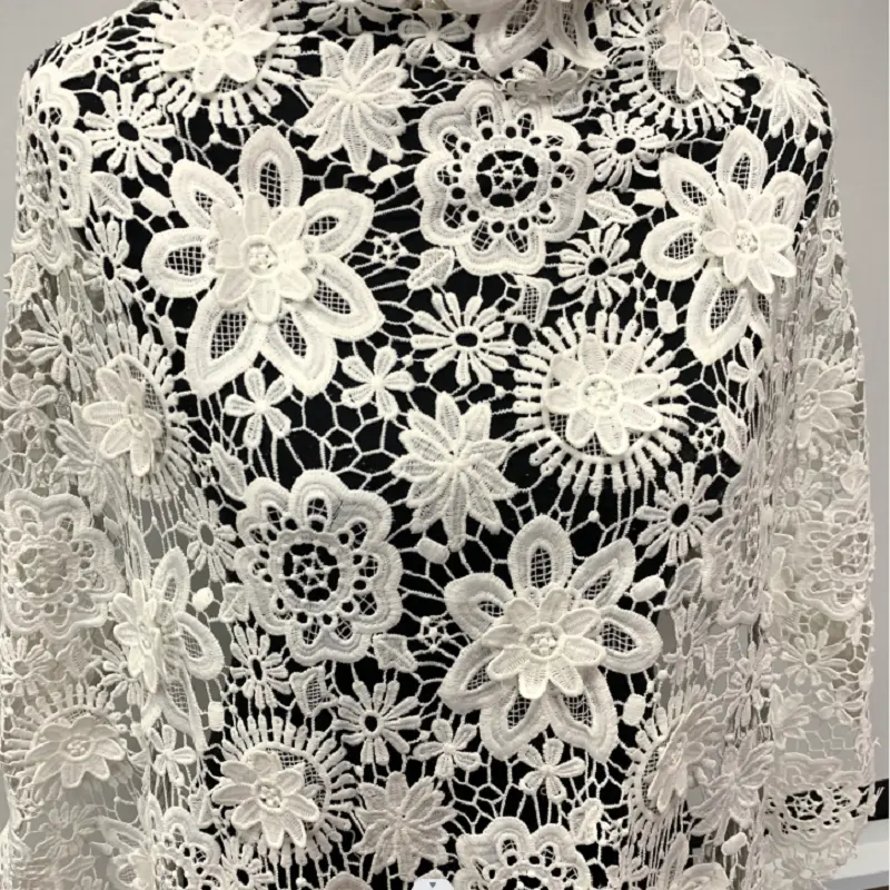 2024 Alfrican dentelle tissu mariée dentelle blanche tissu élégant nouvelle mode fleur évider avec perle pour robe de dame