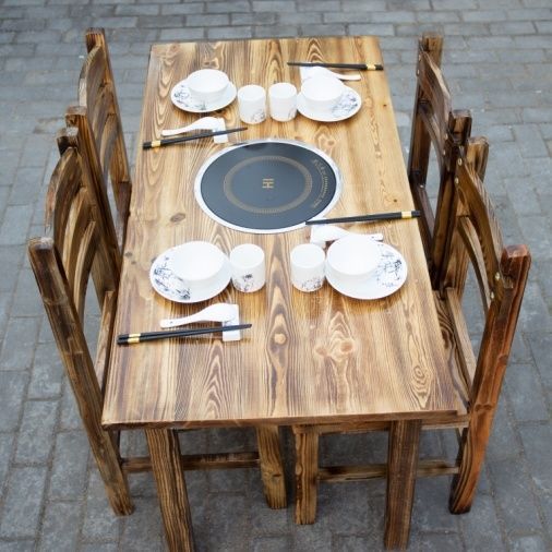 120-60 (une table, quatre chaises et une cuisinière à induction)