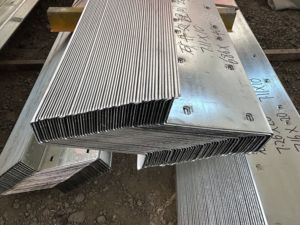 GUANGQIA yüksek kaliteli galvanizli Z bölüm çelik kiriş ve Z şekilli çelik kanallar - Product Image 5