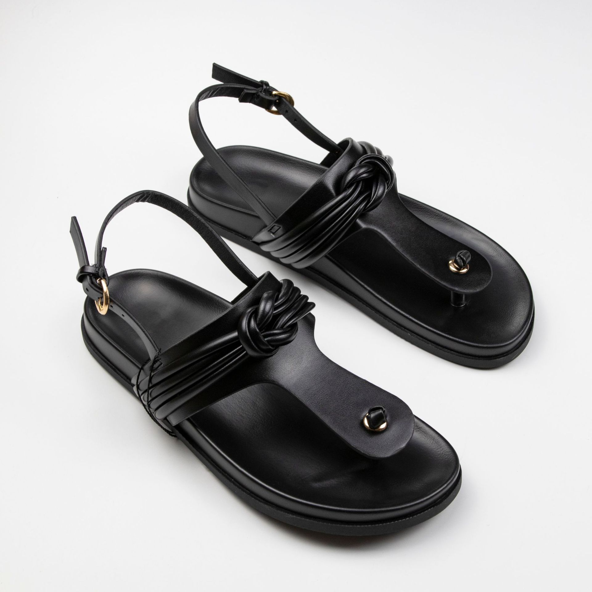 สายรัดด้านหลังสีดำ