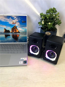 Mini altavoces para computadora Altavoz pequeño para computadora portátil de 10W con luz RGB Altavoz de escritorio alimentado por USB con control de volumen - Product Image 2
