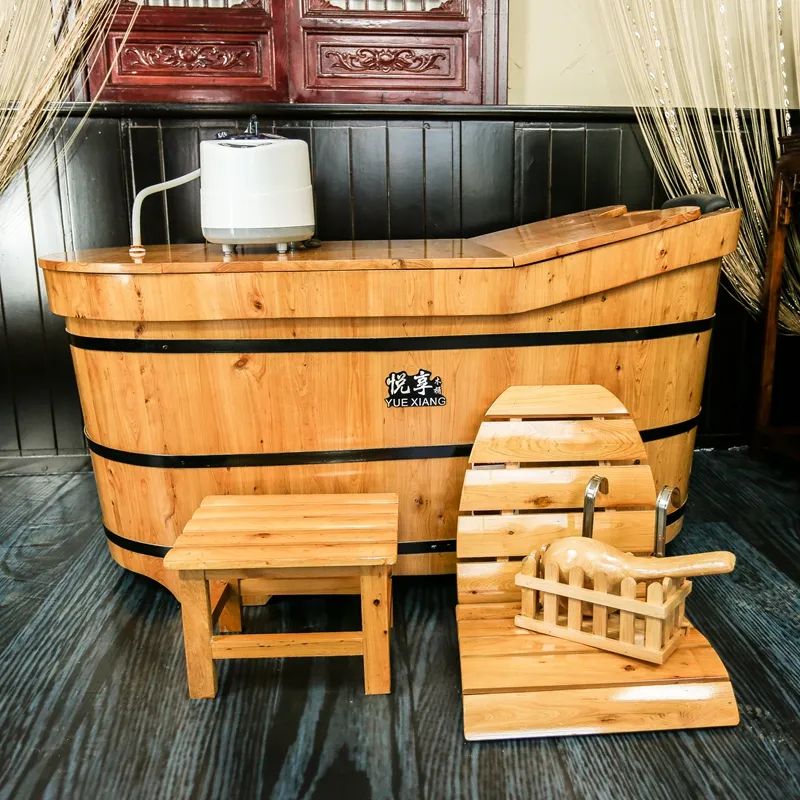 वियतनामी उच्च गुणवत्ता इनडोर फ्रीस्टैंडिंग हॉट टब बहुत अच्छी कीमत के साथ होटल के लिए प्राचीन लकड़ी बाथटब स्पा