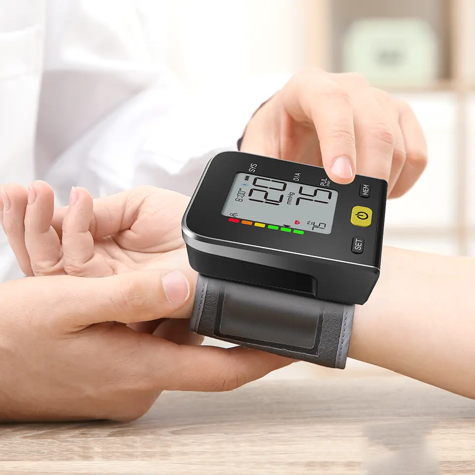 שימוש ביתי מדריך אלקטרוני מדויק ללחץ דם בפרק כף היד בלוטות'