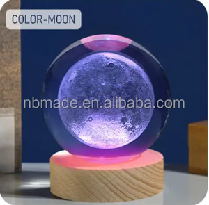 RGB 7色亚克力水晶玻璃灯3D梦幻水晶球灯，带发光二极管灯，用于装饰房间桌子上的宇航员月亮