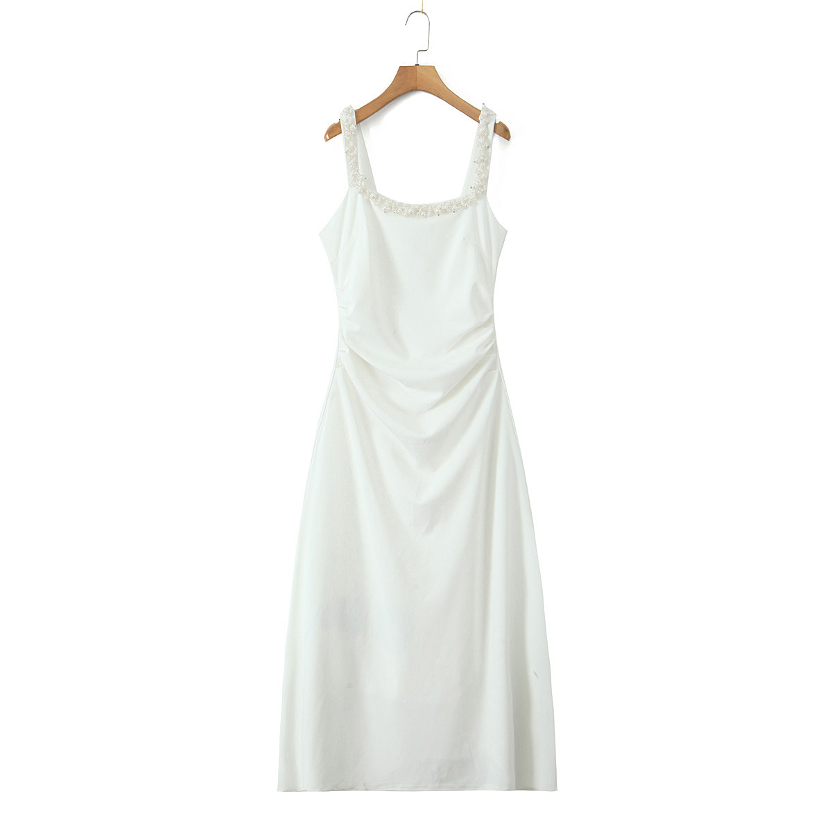 ชุดเดรสสีขาว