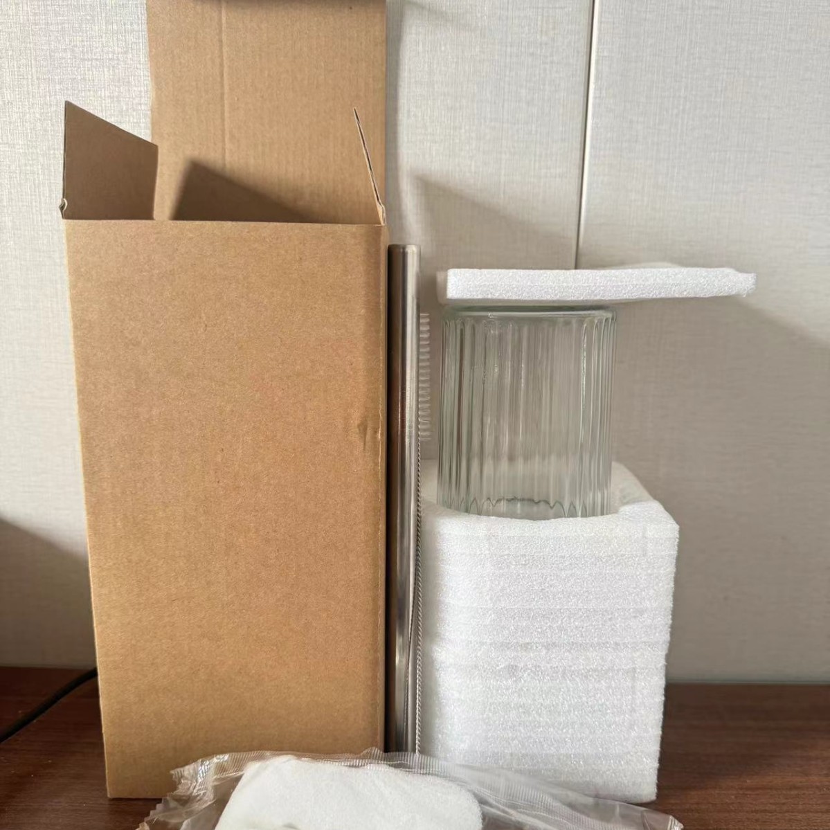 Single set anti-drop packaging-bottle wooden cap straw