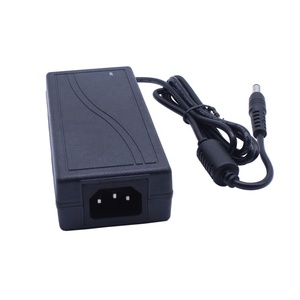 Ventas directas de fábrica 110V/220V Entrada 12V 5A Salida UE/EE. UU. Enchufe 12V Adaptador de corriente de escritorio