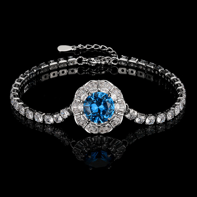 Pulsera de oro con puntas azules.