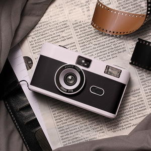 Logo Print Cheap Reusable <strong>Kodak</strong> Film 35mm Camera Colorful Manual Wind and Rewind Photos with White Flash - Product Image 2