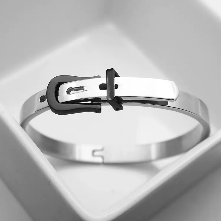 Negro hebilla de acero cuerpo de los hombres