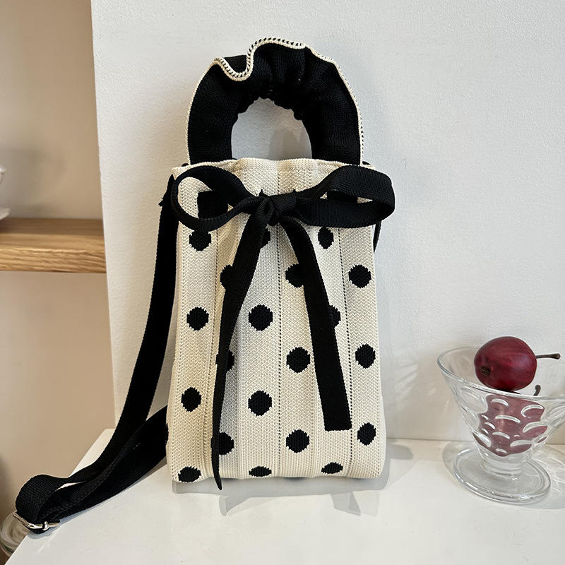 ลายจุดสีเบจ