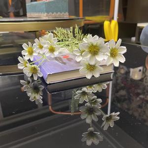 Wholesale Artificial Flowers Lilacs Chrysanthemums Lilacs Single Branch Chrysanthemums Flowers Wedding Decor Small <strong>Daisies</strong> - Product Image 1
