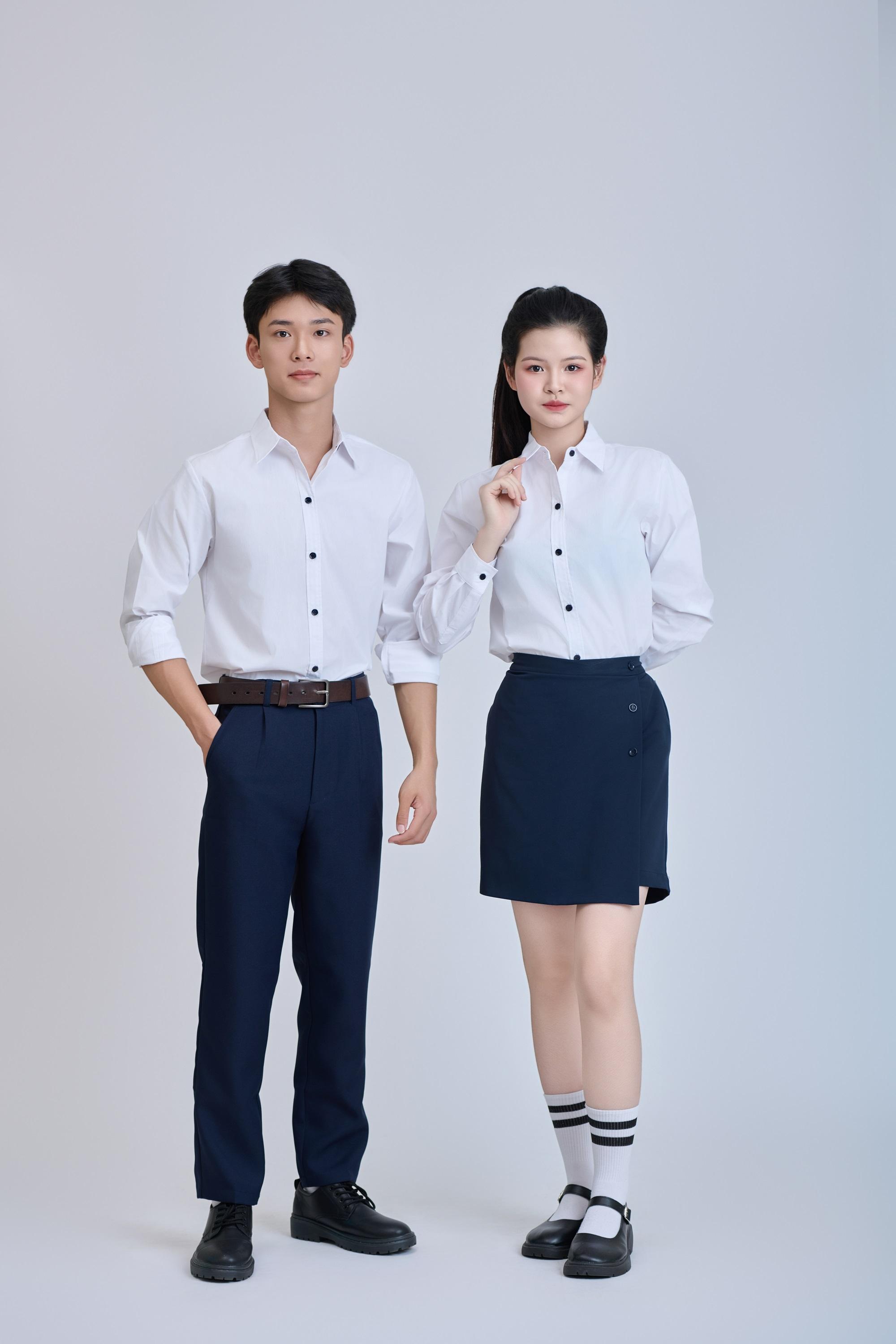 "White (Navy blue button)"