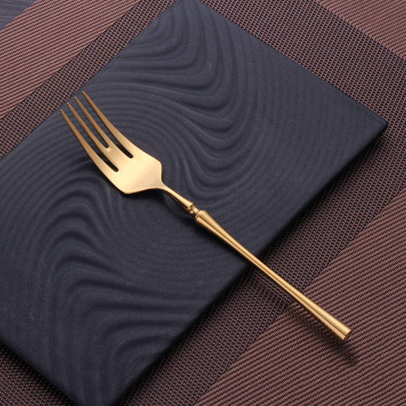 Fourchette à steak dorée