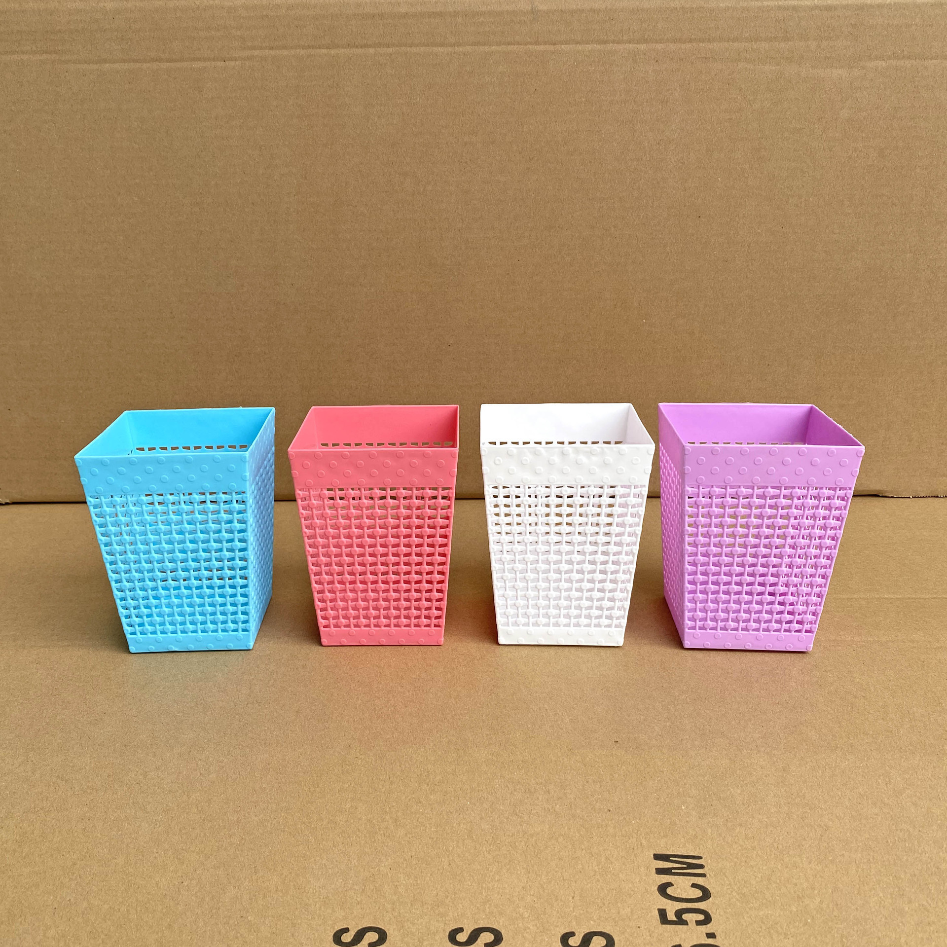 031-1, panier de rangement quadricolore (360/boîte)