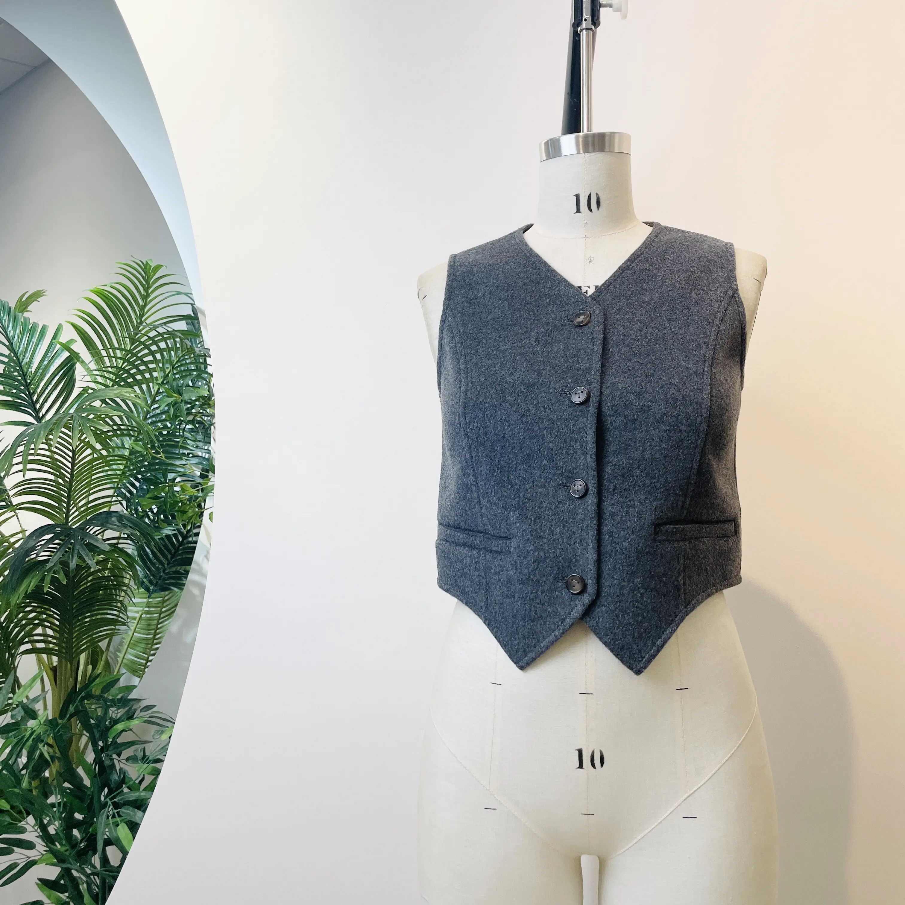 Haute qualité femmes vêtements automne hiver laine haut sans manches femmes gilet avec bouton