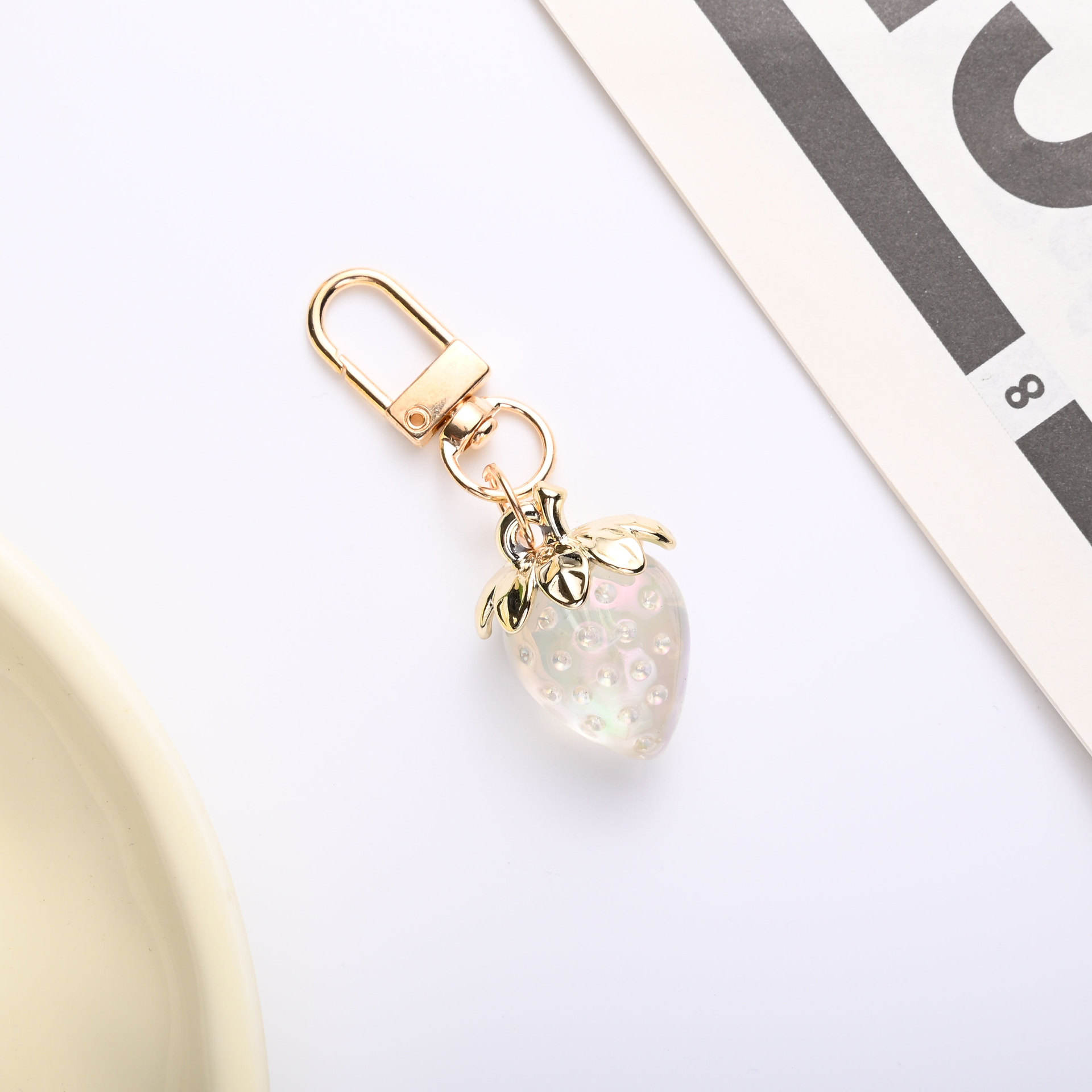 ประตูสีใสรูปสตรอเบอร์รี่