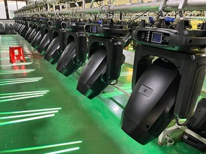 T.I effetto arcobaleno RGB impermeabile da discoteca luci a LED Zoom a testa mobile luce a fascio per interni esterni