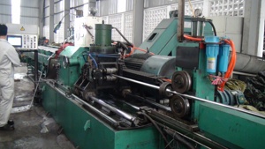 Máquina peladora de barras de acero, con estante de carga y descarga, la mejor calidad, China