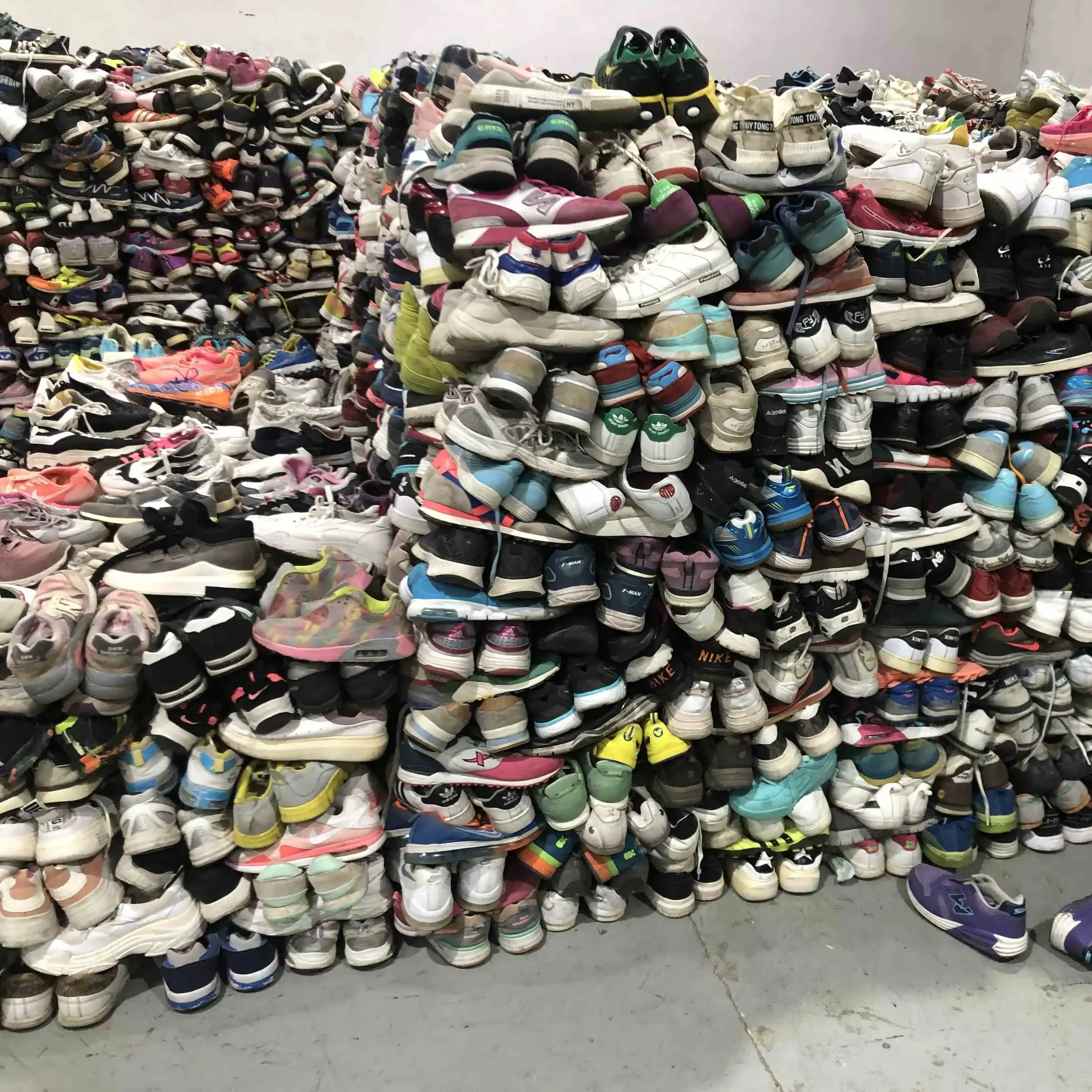 Scarpe da uomo sottili alla moda con suola spessa alla moda scarpe da running Sneakers in magazzino