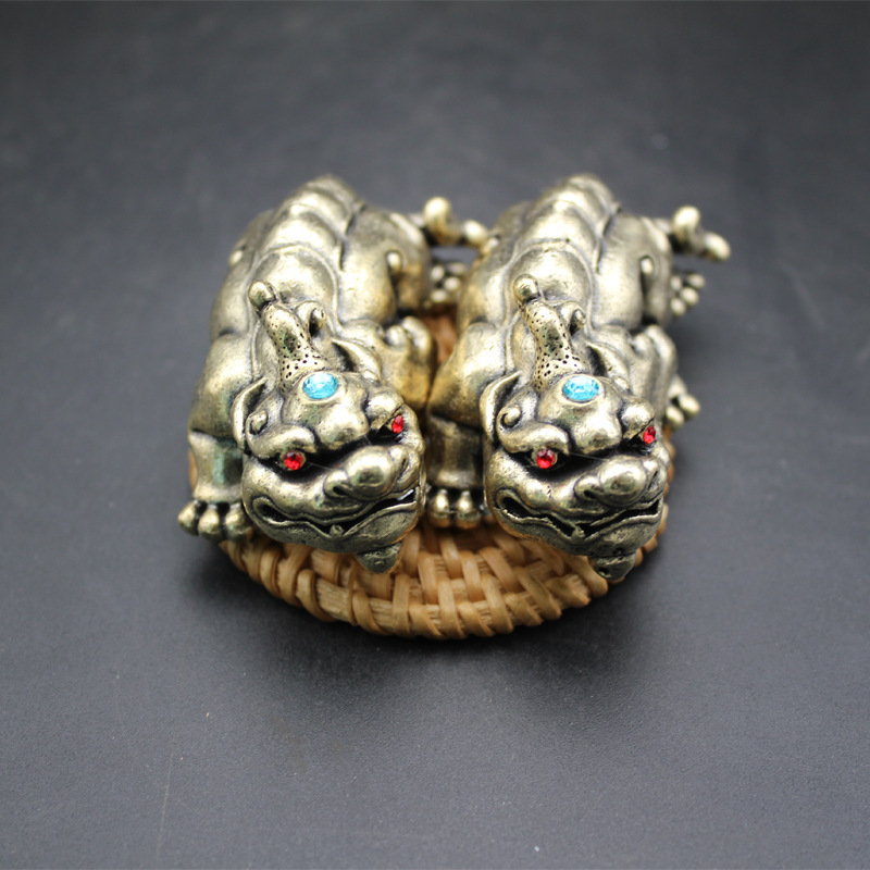 Pixiu with diamond pattern