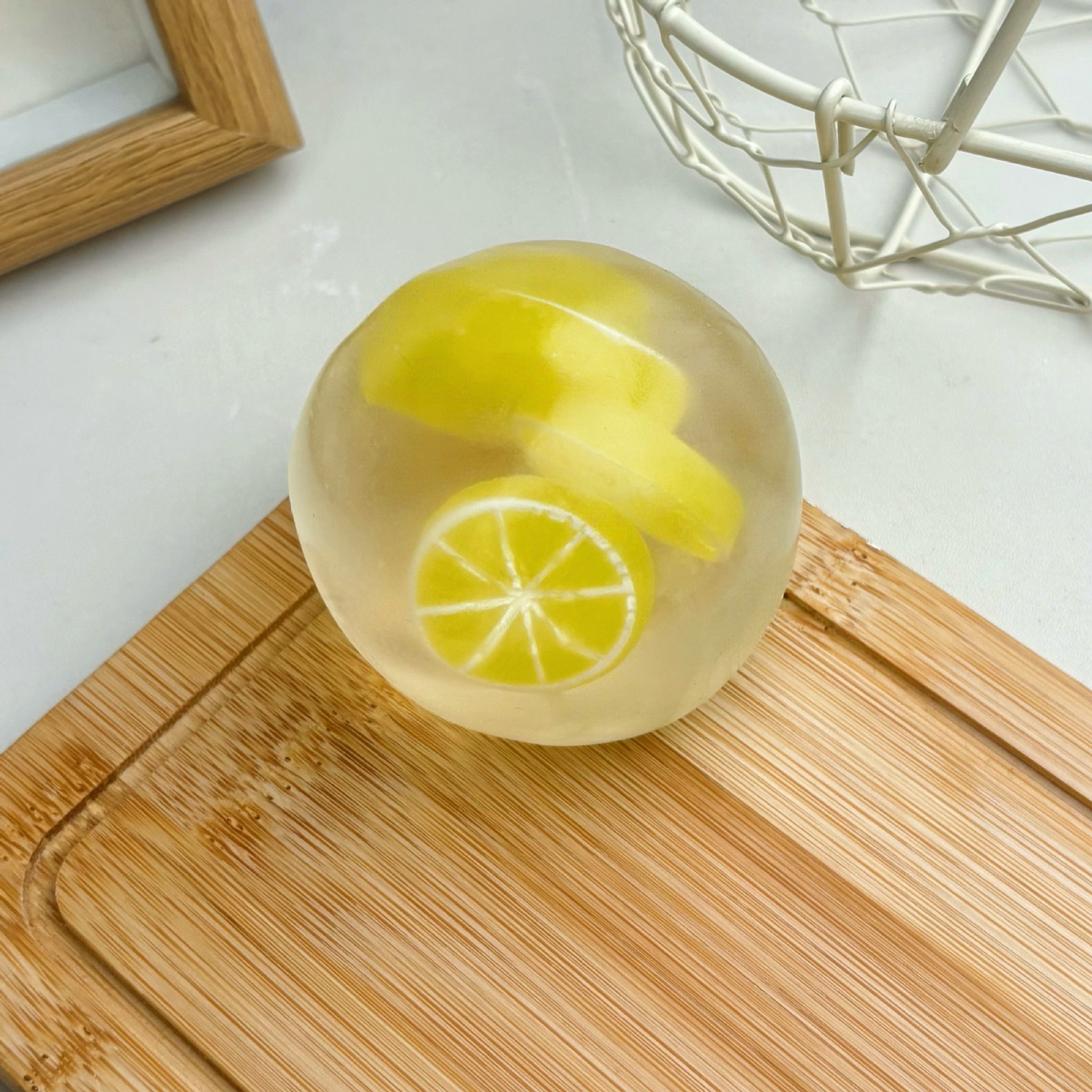 Boule artisanale de vaseline citron de 6 cm