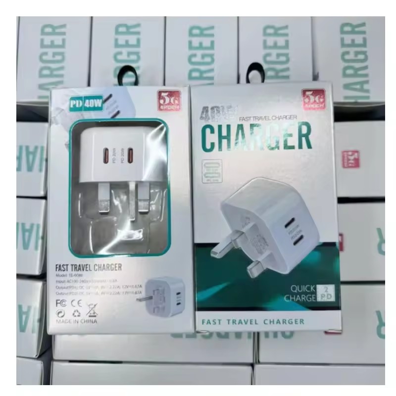 Cargador con empaque, pero separación blanca.