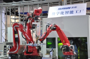 <strong>Robot</strong> <strong>Machine</strong> <strong>Loading</strong> and <strong>Unloading</strong> Industrial <strong>Robot</strong>, AGV Workpiece Transfer Car, Intelligent Factory <strong>Robot</strong> Automation