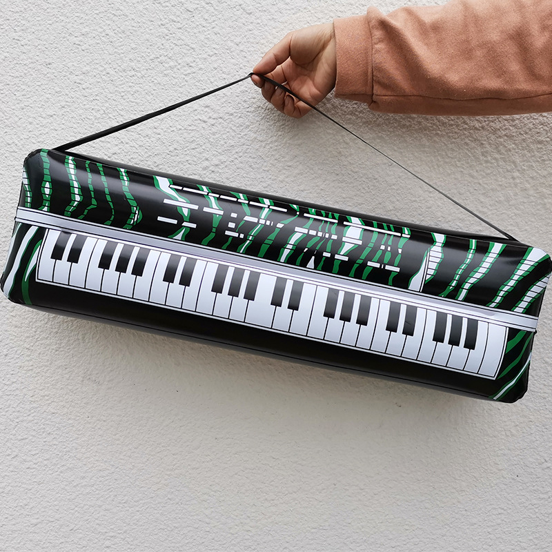 13 Pianos
