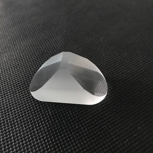Prismi in CaF2 di Alta Precisione Personalizzati, Prismi in ZnSe, Prismi Triangolari in Vetro BK7/CaF2/Silice Fusa 45° ° 90 ° Prisma ad Angolo Retto - Product Image 2