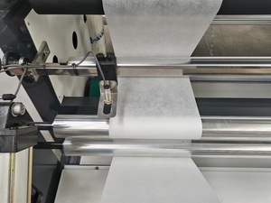 Otomatik nonwoven veya kağıt kesme makinesi kesici yüksek hızlı iki santimetre sarıcı kağıt rulosu sarma kesici makine - Product Image 6