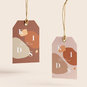 Etiqueta colgante de papel grueso personalizada de gama alta para ropa respetuosa con el medio ambiente impresión UV nombre Logo etiquetas colgantes Etiqueta de ropa con cuerda - Product Image 1