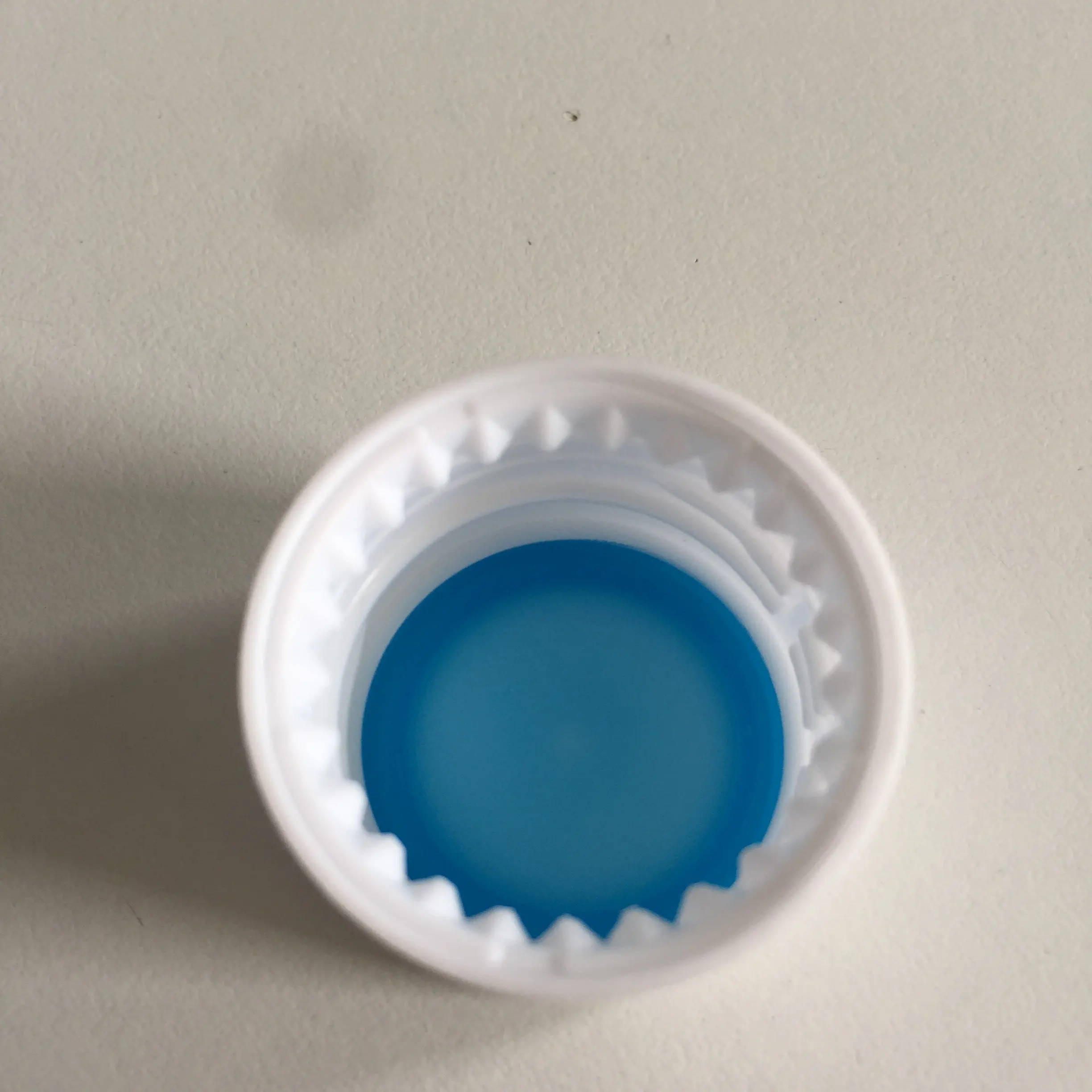 PCO1881 pescoço plástico material água garrafa tampas, 28mm PP bebida tampas