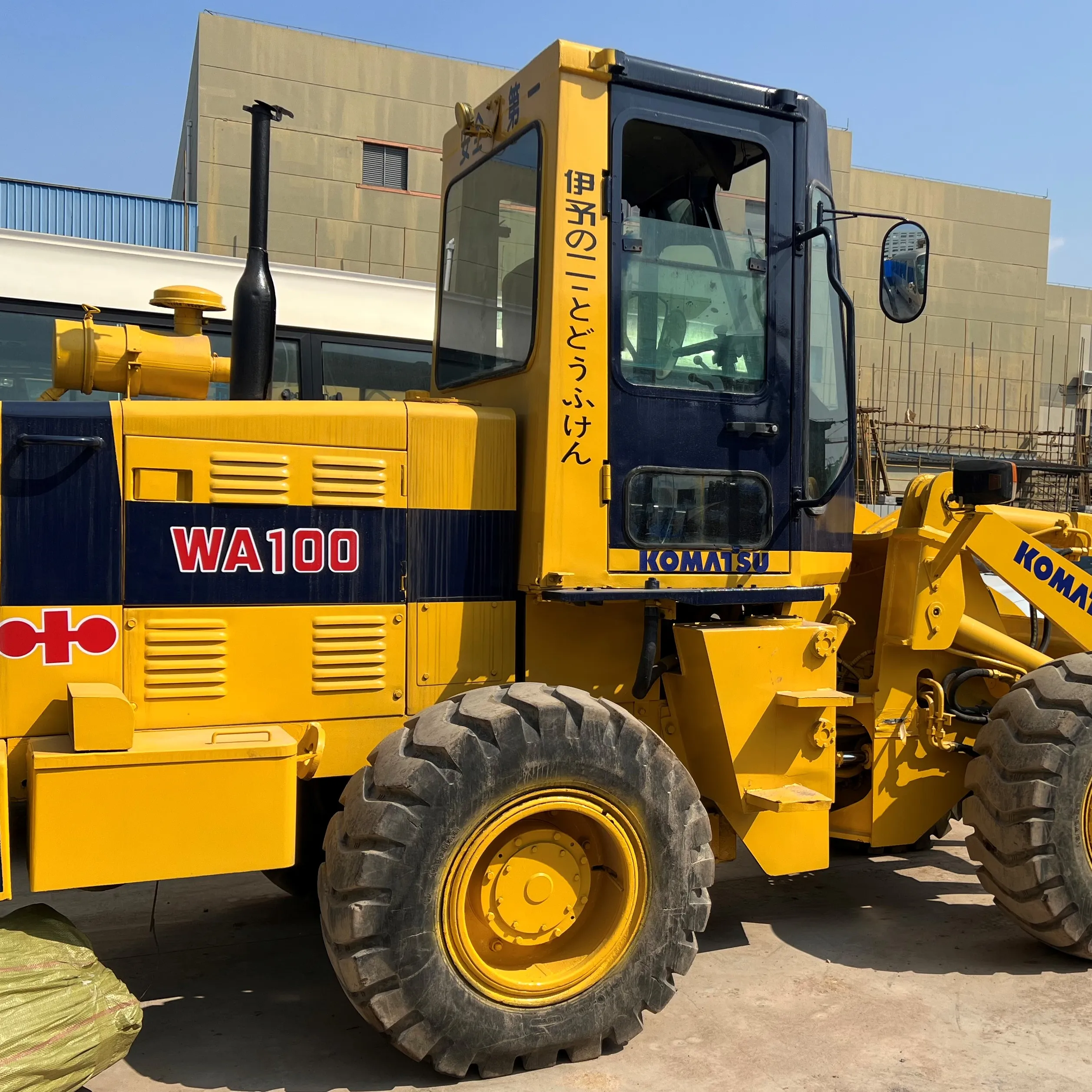 שני-יד komatsu WA100 גלגל מטעין משמש מעמיסים כבד ציוד למכירה טובה מצב לשלם מטעין גלגלים מכונות