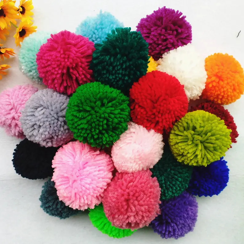 Filato di lana personalizzato multi-colore pompon ball crafts accessori 10cm acrilico poliestere filato di lana pom pom ball decorazione fornitori