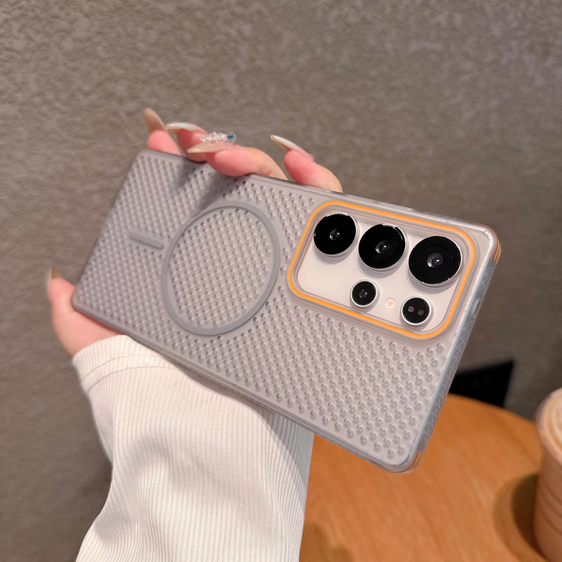 Gris transparent