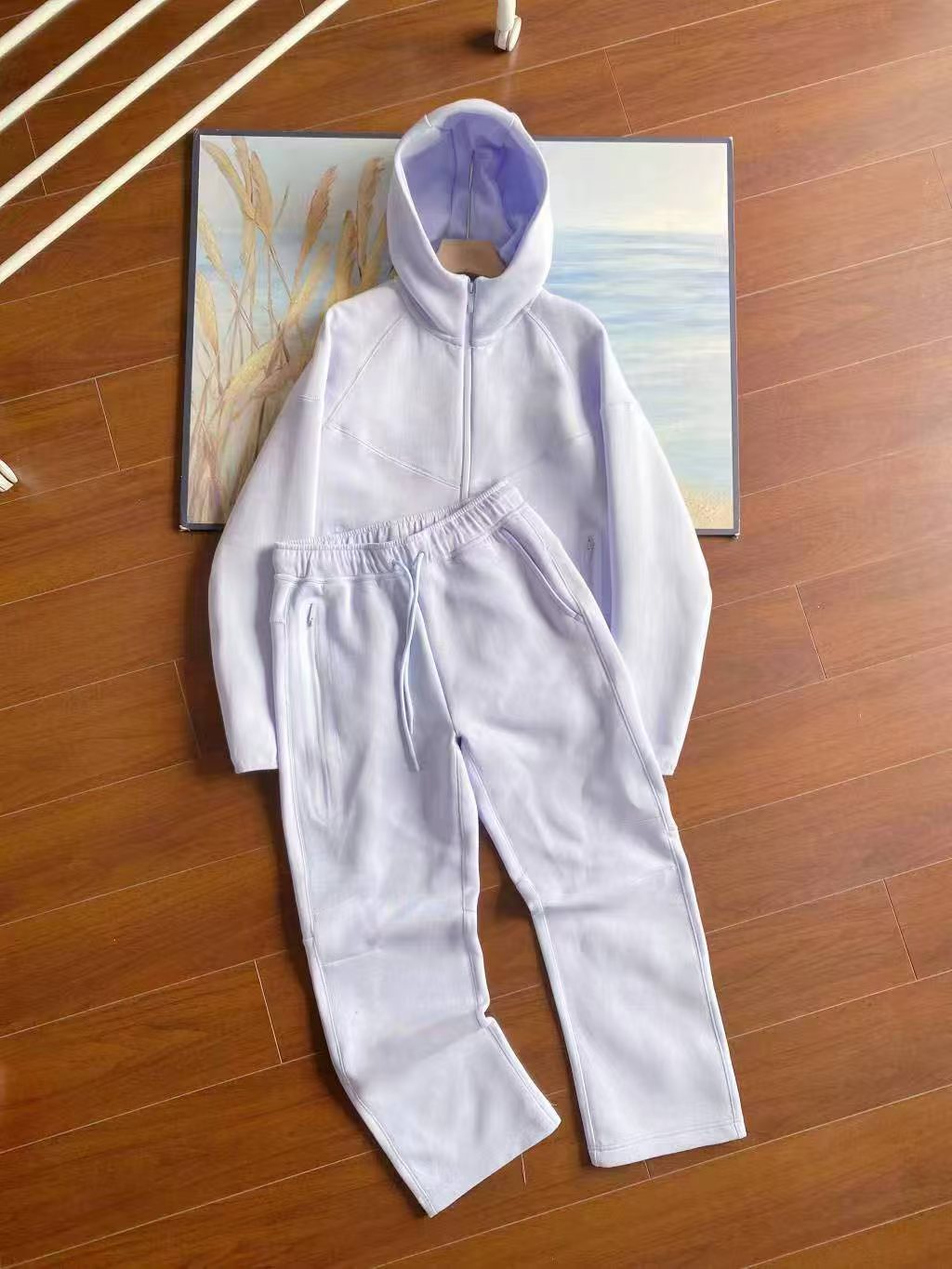 traje morado