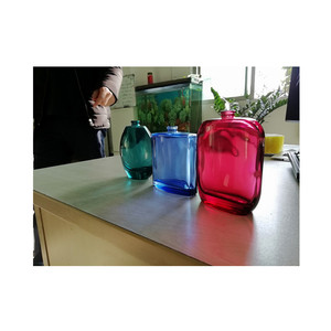 Linea di produzione manuale di rivestimento a spruzzo di colore liquido per bottiglia di profumo - Product Image 4